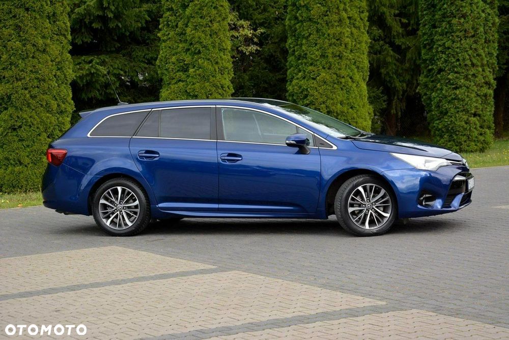 Toyota Avensis 1.8 Sol MS - 12