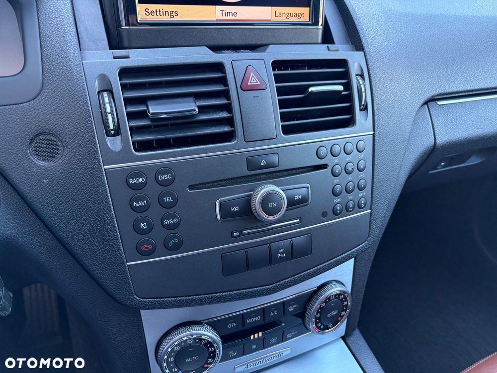 Mercedes-Benz Klasa C 180 CDI DPF (BlueEFFICIENCY) Elegance - 17