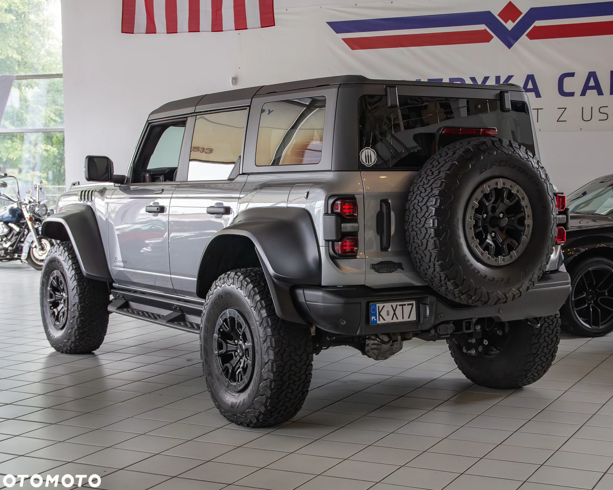 Ford Bronco - 4
