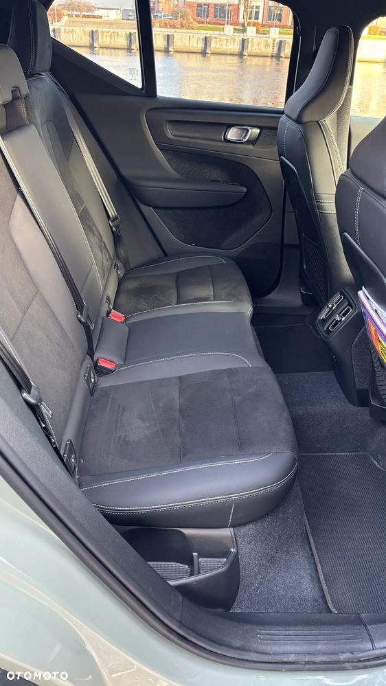 Volvo XC 40 B3 Plus Dark - 14