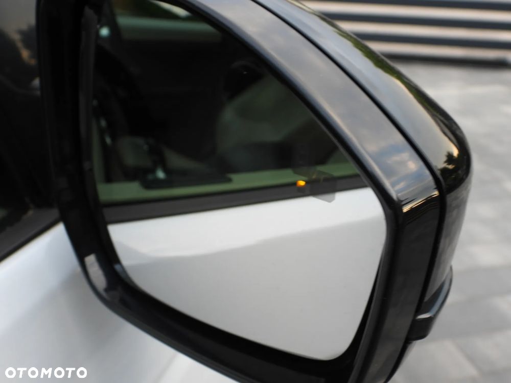 Land Rover Discovery Sport TD4 HSE Luxury - 24