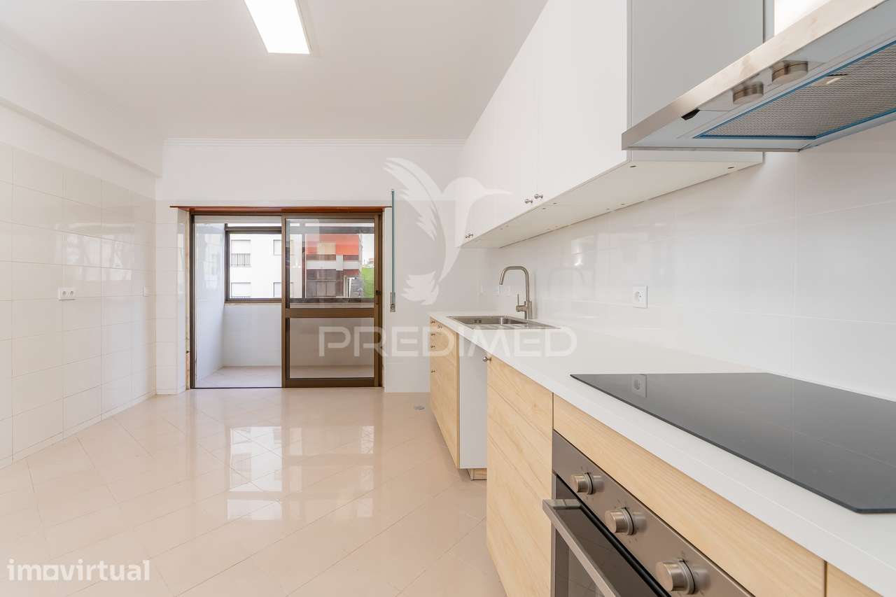 Apartamento T4 renovado, com box em Alfragide - Grande imagem: 4/34