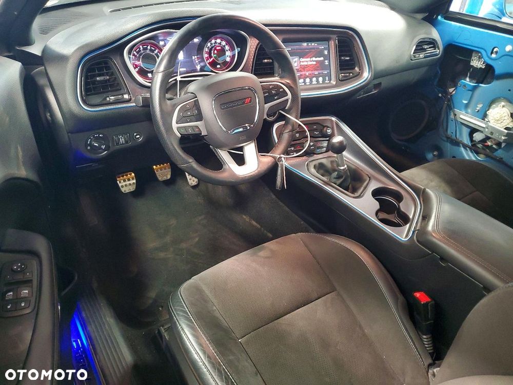 Dodge Challenger - 9