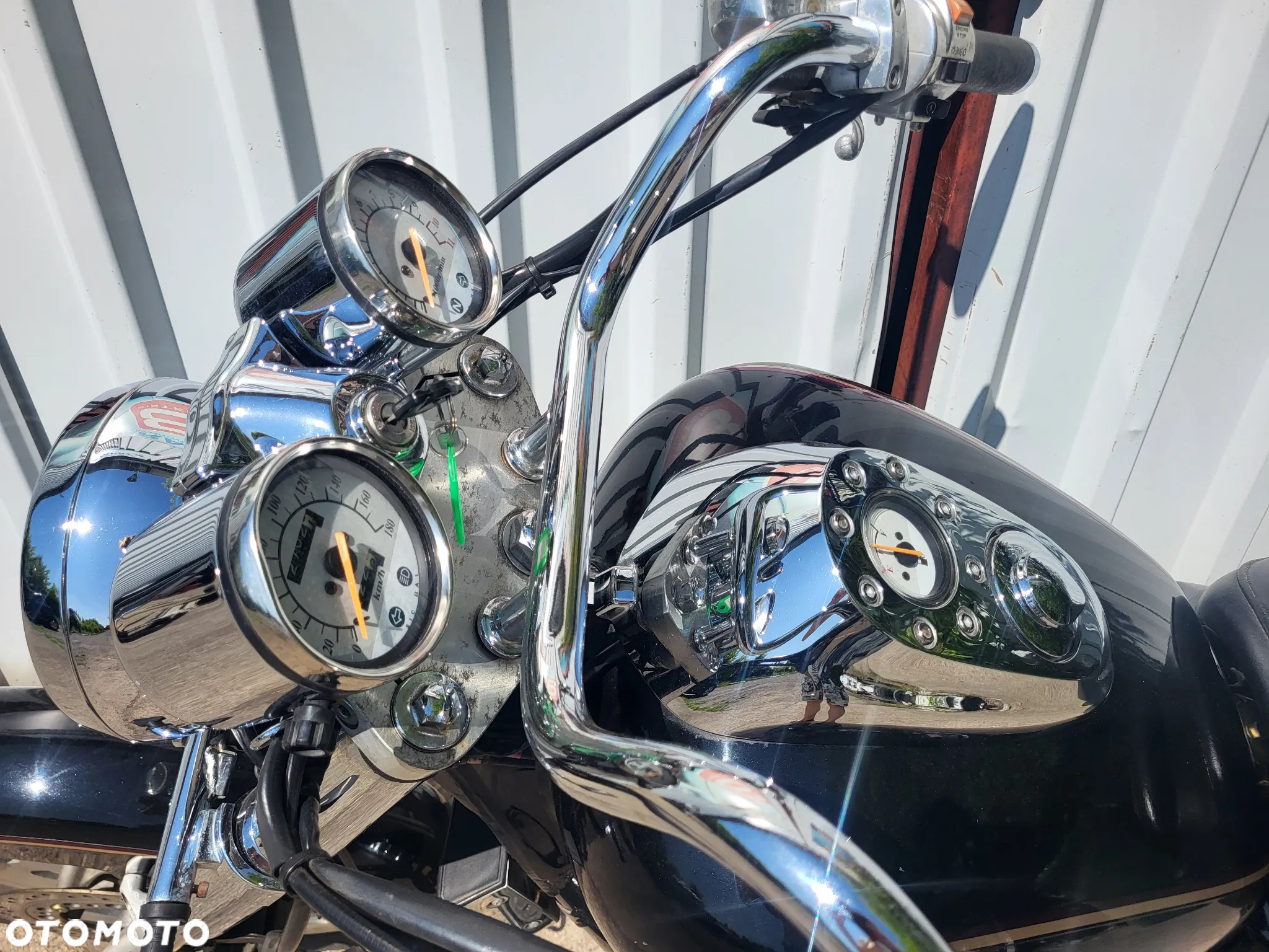 Suzuki Intruder - 11