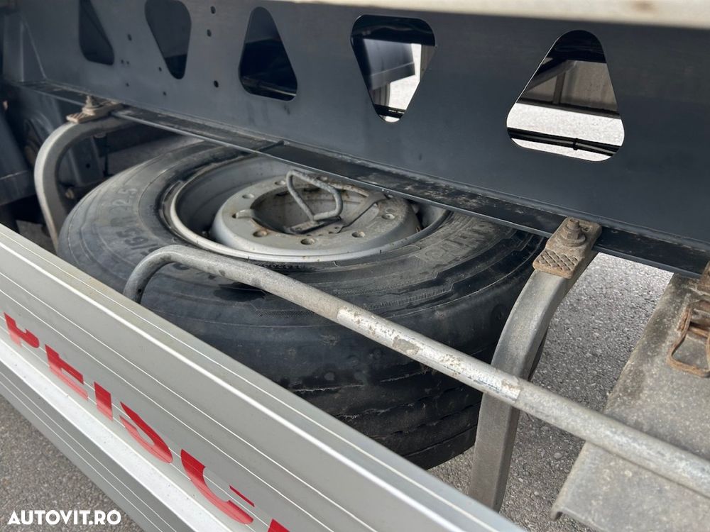 Alta Peischl, Walking floor, 2022, Jante Al, podea 10mm, factura externa - 12