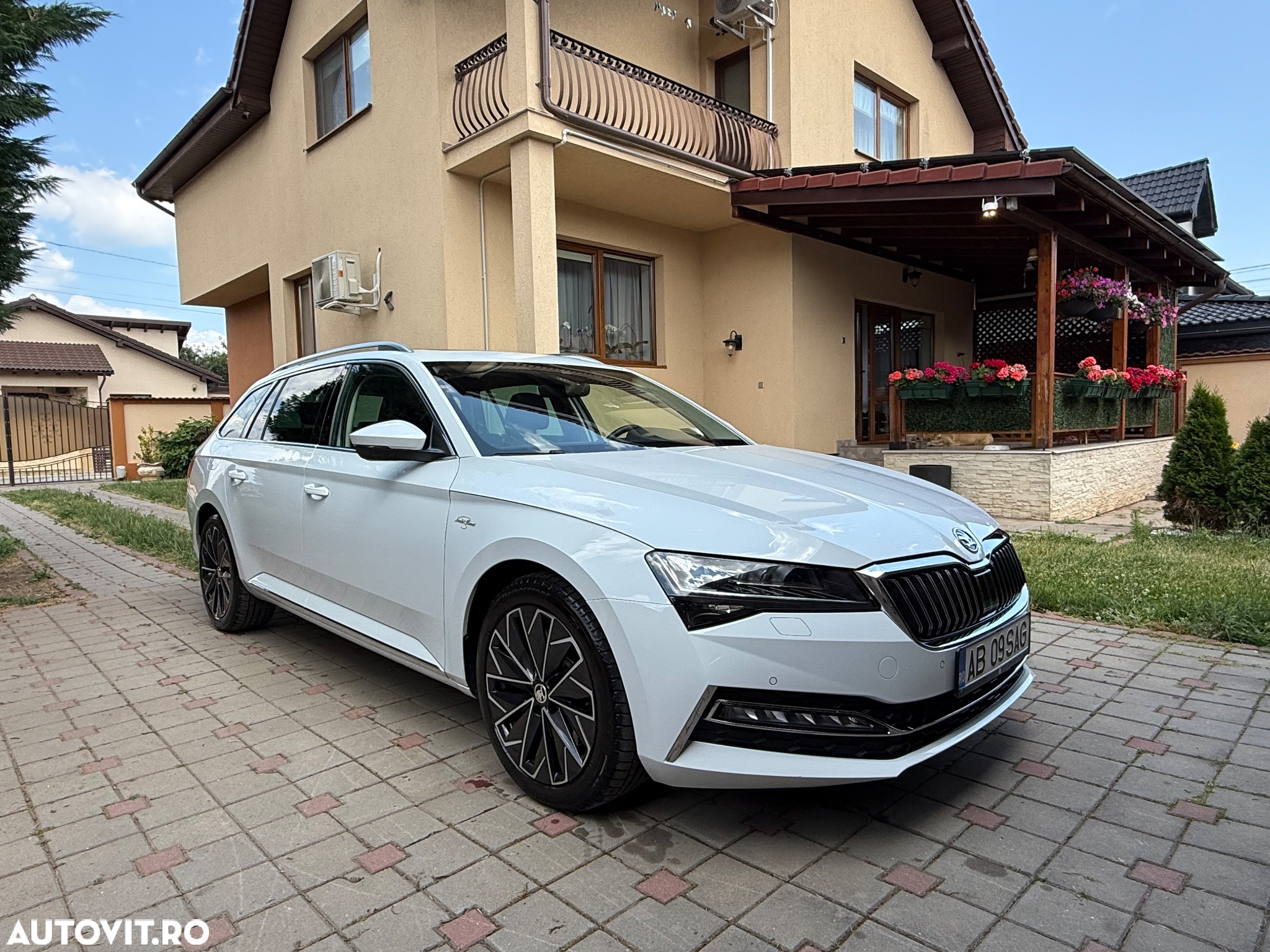 Skoda Superb 2.0 TSI 4X4 DSG Laurin & Klement - 5