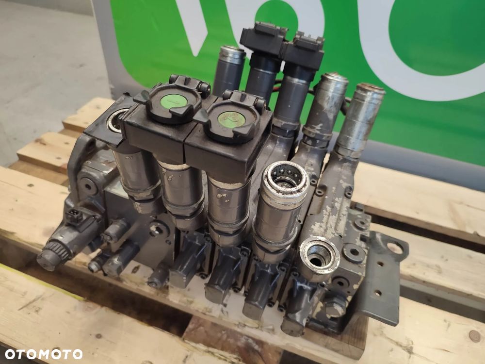Rozdzielacz hydrauliczny Valtra N 163 (36448900) - 7