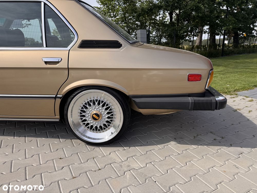 BMW Seria 5 528 i - 10