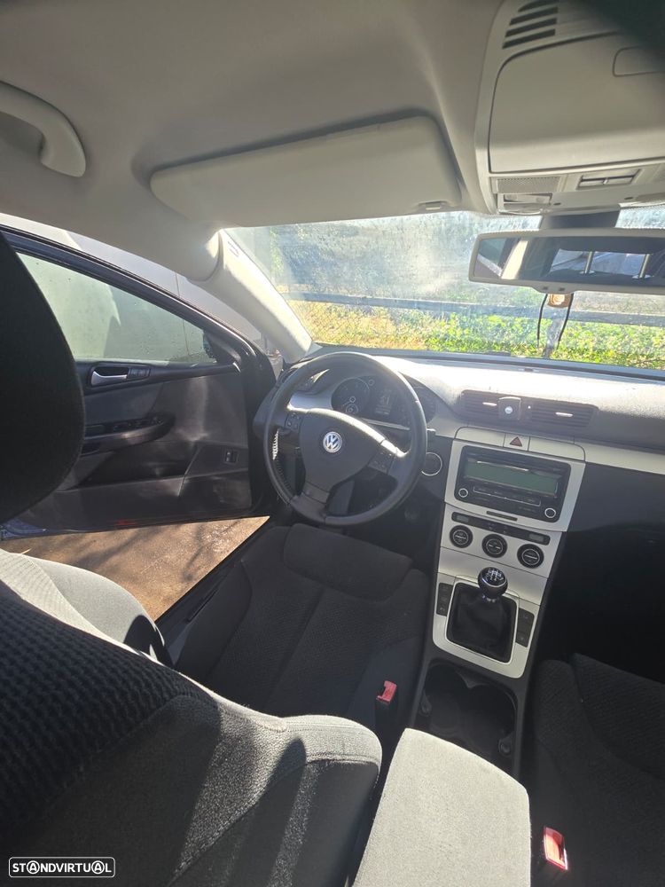 VW Passat 2.0 TDI Trendline BlueMotion - 20