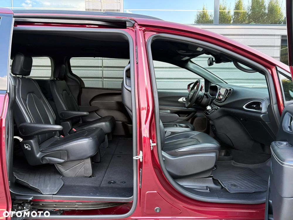 Chrysler Pacifica - 12