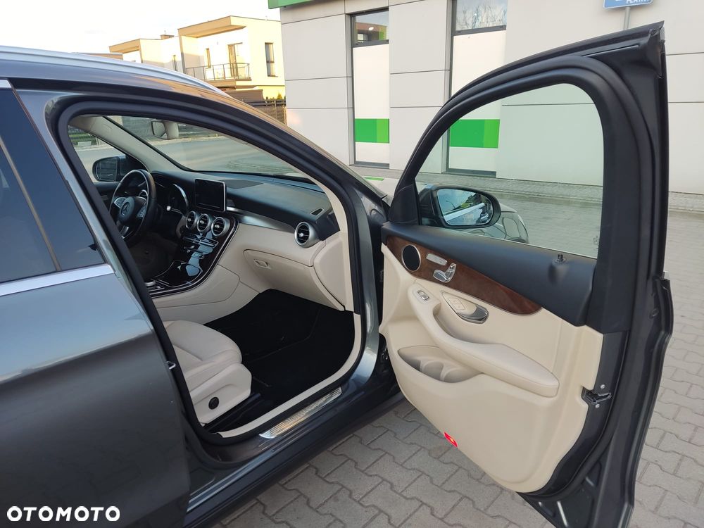 Mercedes-Benz GLC - 21