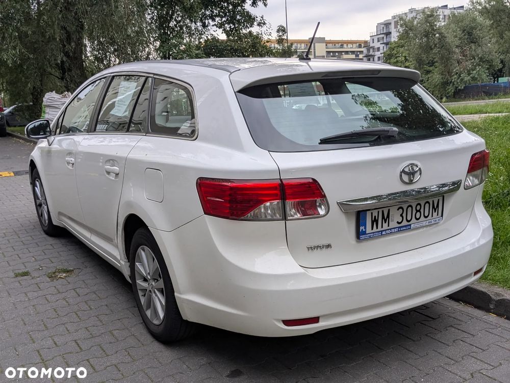Toyota Avensis 2.0 Sol - 4