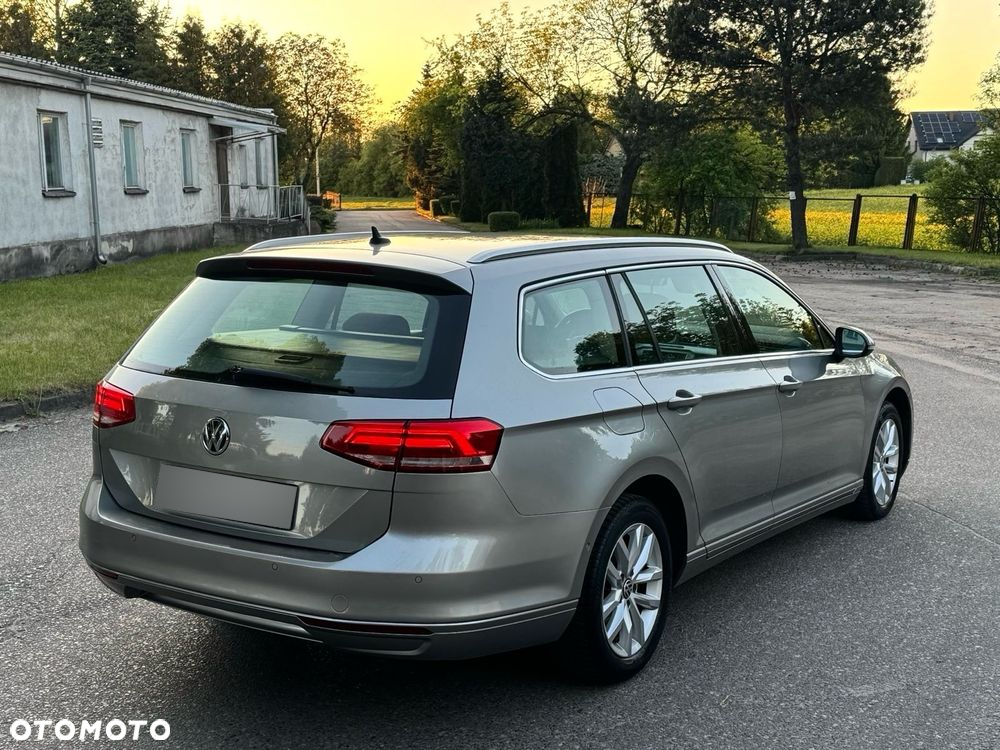 Volkswagen Passat - 11