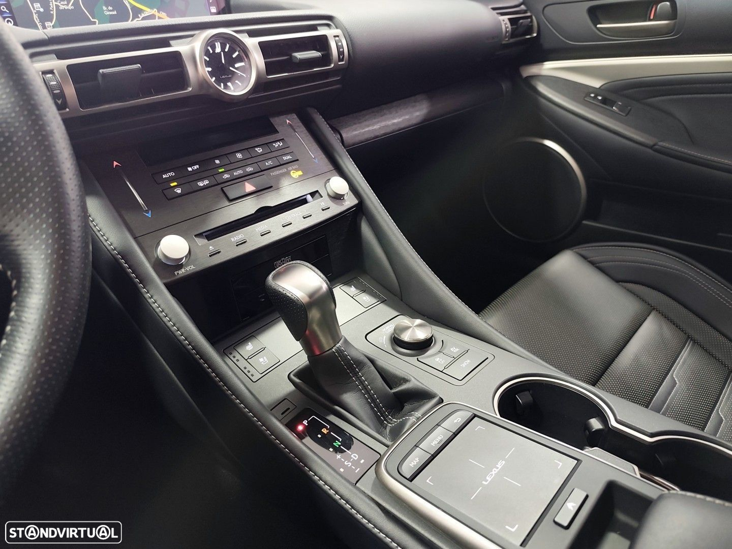 Lexus RC 300h F Sport+ - 27