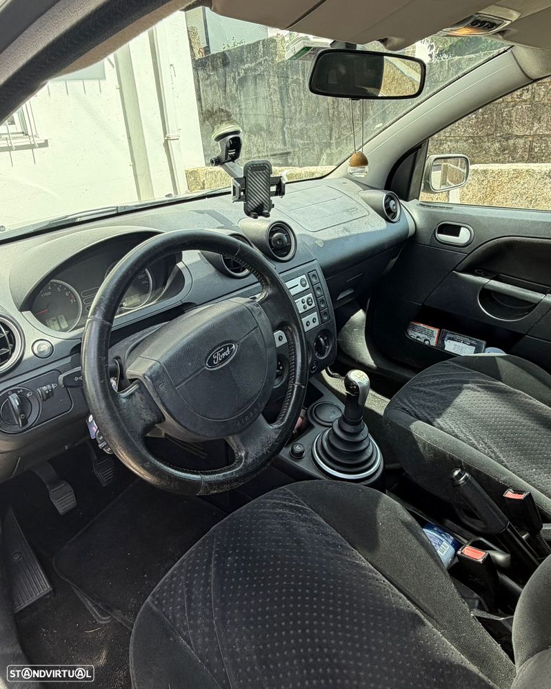 Ford Fiesta 1.25 Ghia - 18