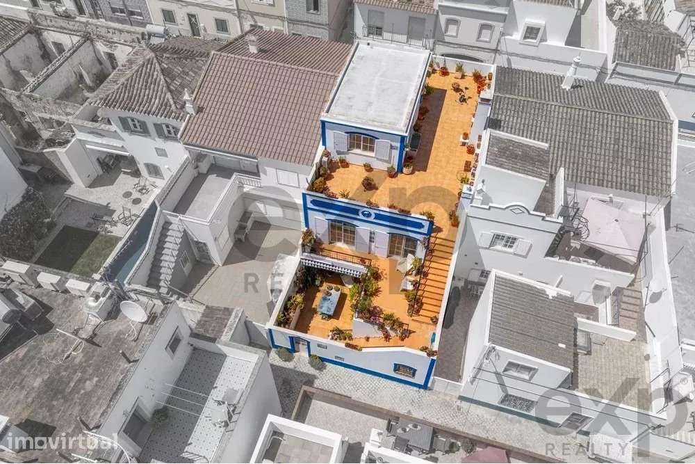 Fantástica moradia T4+2, pátio e amplos terraços no centro de Santa Lu - Grande imagem: 3/41