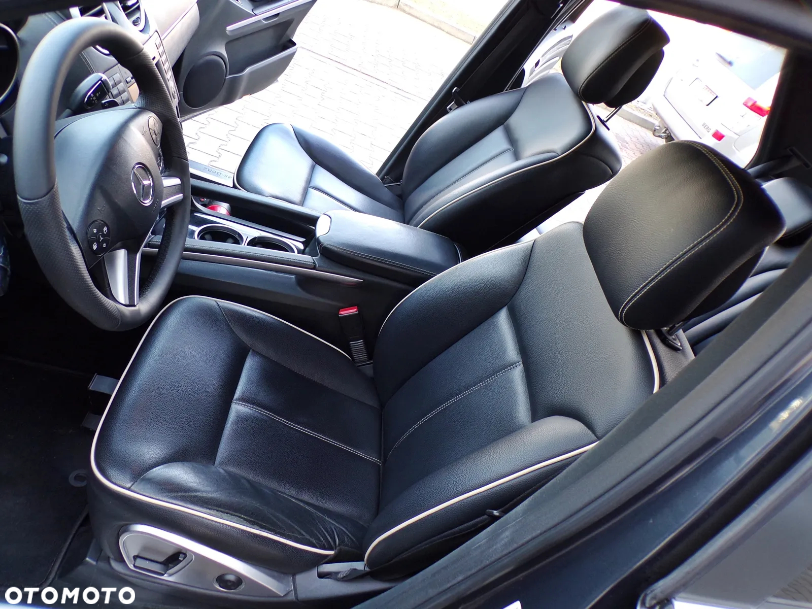 Mercedes-Benz ML 300 CDI 4Matic 7G-TRONIC DPF BlueEFFICIENCY Grand Edition - 21