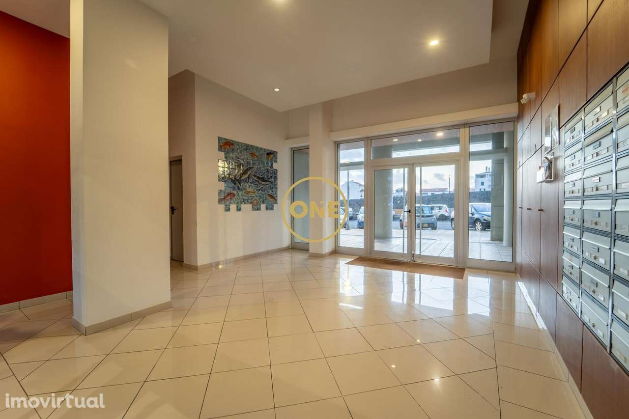 ✨ Apartamento T4 na prestigiada Avenida E – São Miguel ✨ - Grande imagem: 2/32