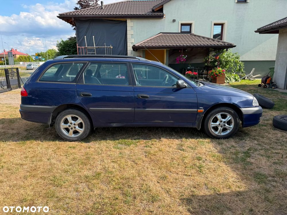 Toyota Avensis - 2