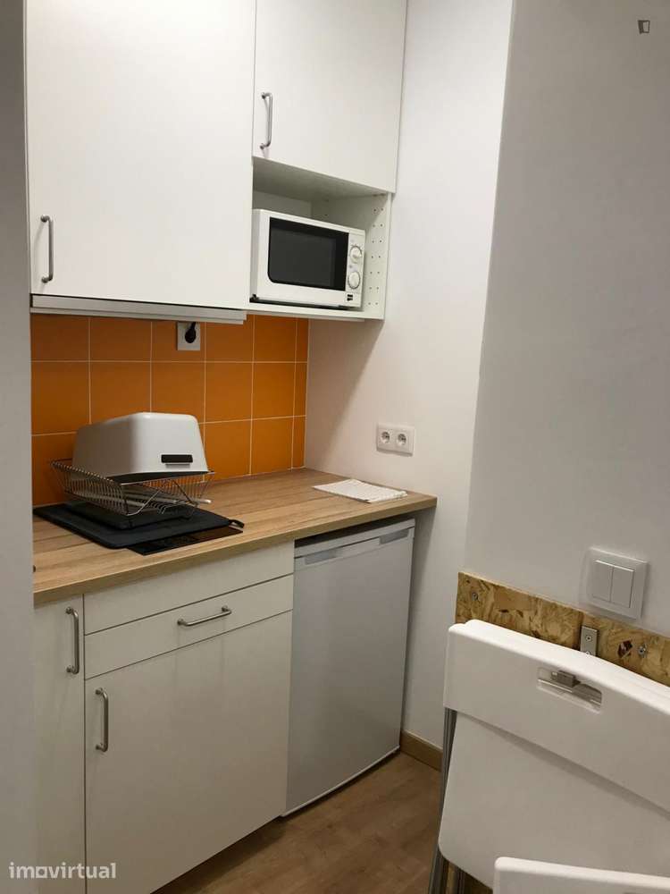 Quarto - localizado em Baixa Coimbra - Grande imagem: 5/7