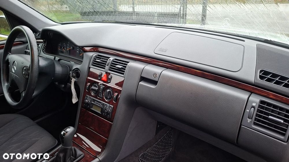 Mercedes-Benz Klasa E 270 CDI Classic - 20