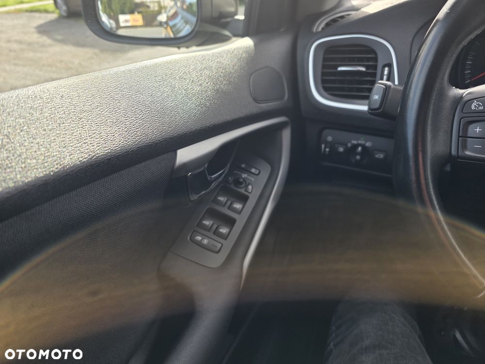 Volvo V40 D3 Momentum - 8