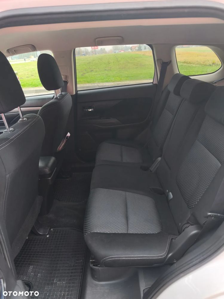 Mitsubishi Outlander 2.0 Intense + CVT - 14