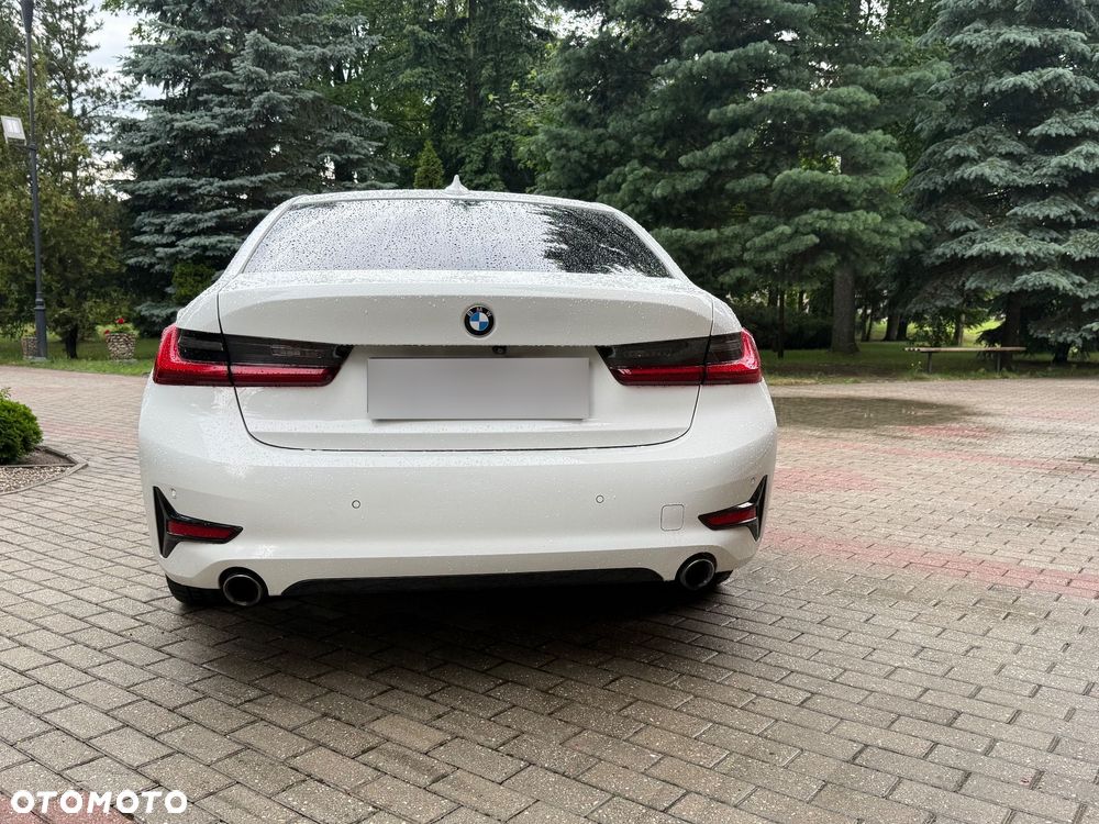 BMW Seria 3 330i Sport Line sport - 24