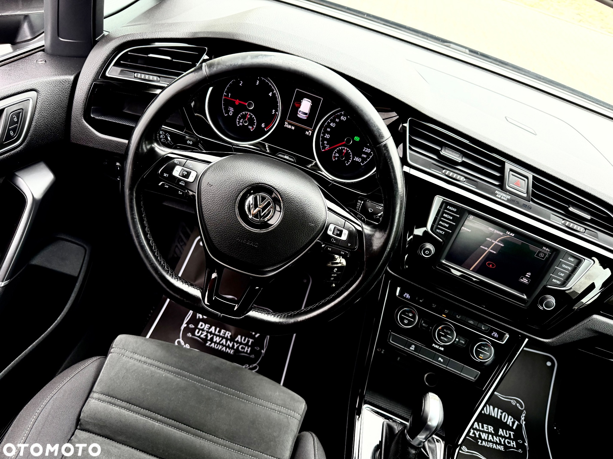 Volkswagen Touran 2.0 TDI SCR DSG Highline - 6