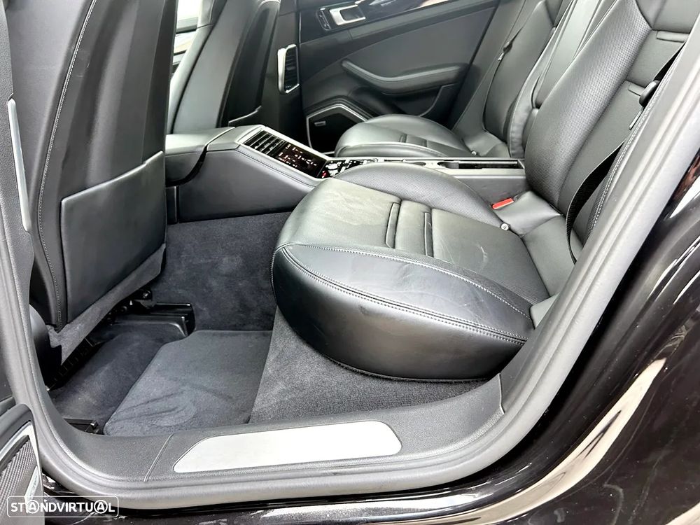 Porsche Panamera 4 E-Hybrid - 32