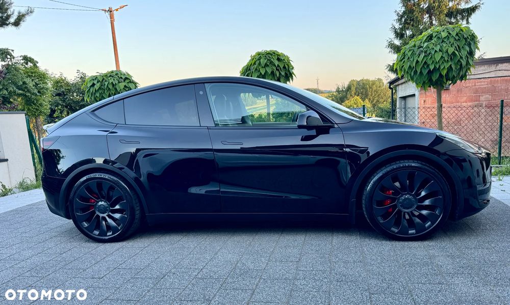 Tesla Model Y Performance AWD - 2
