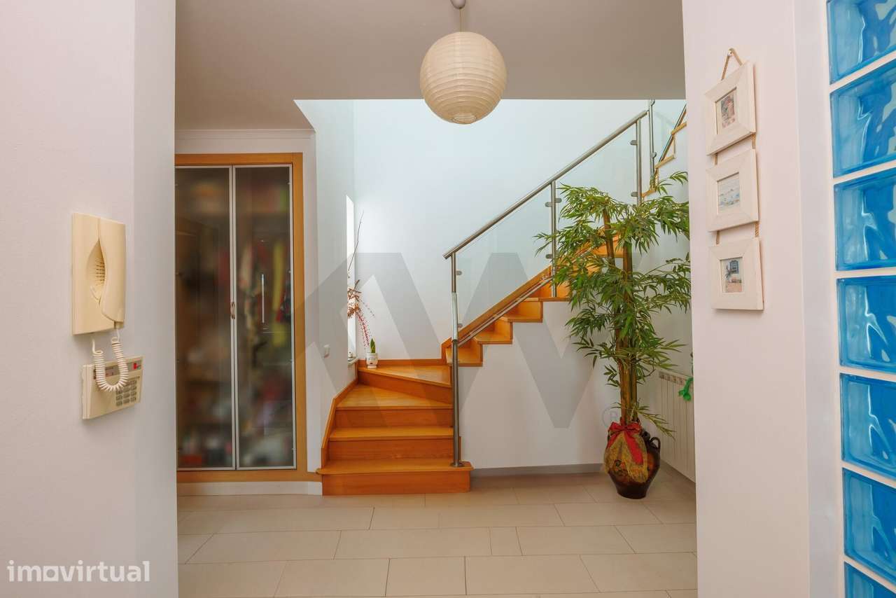 Moradia T4 com Varanda, Garagem e Pomar, nas Caldas da Raínha. - Grande imagem: 5/39
