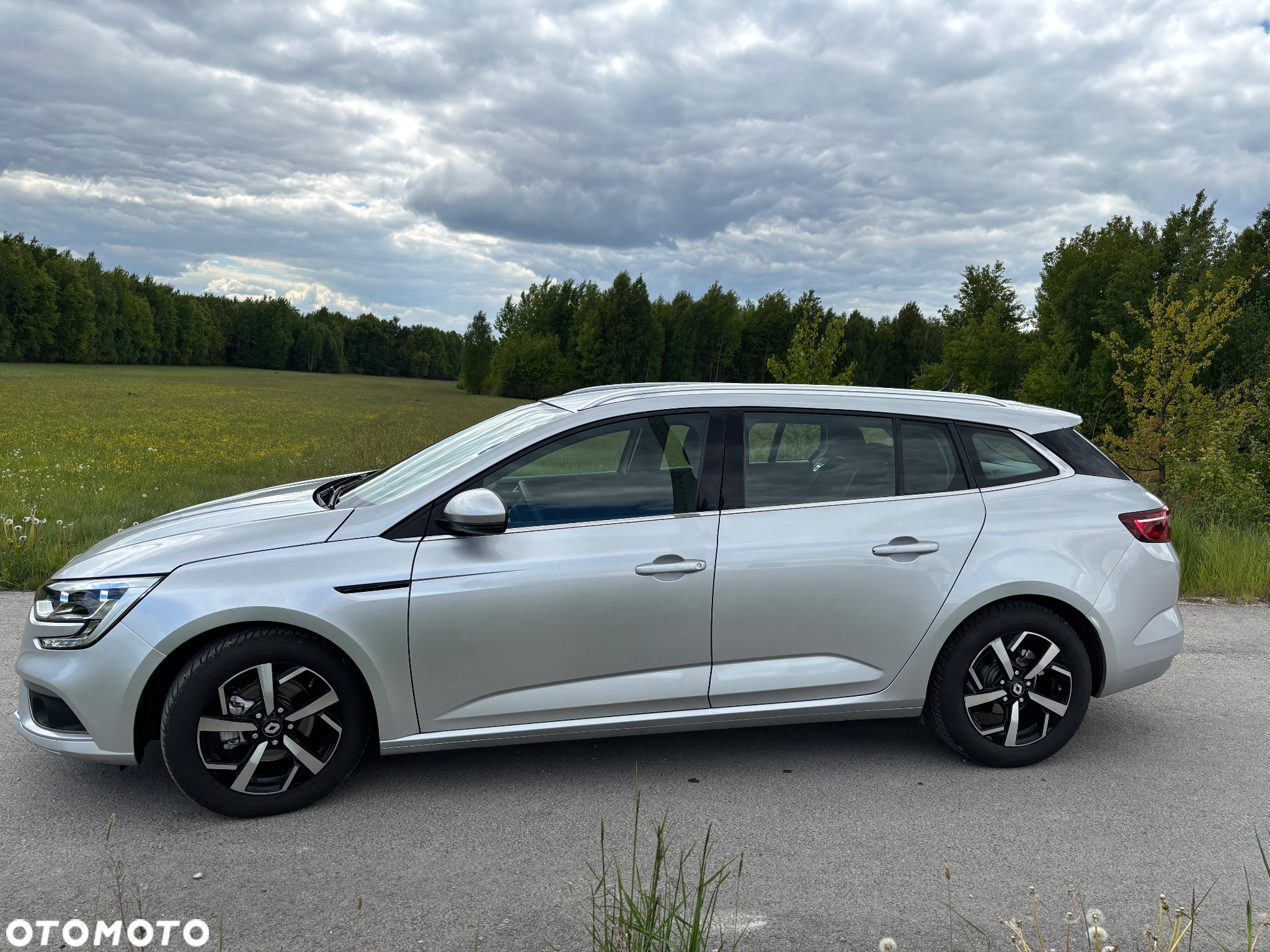 Renault Megane 1.5 Blue dCi Limited - 8