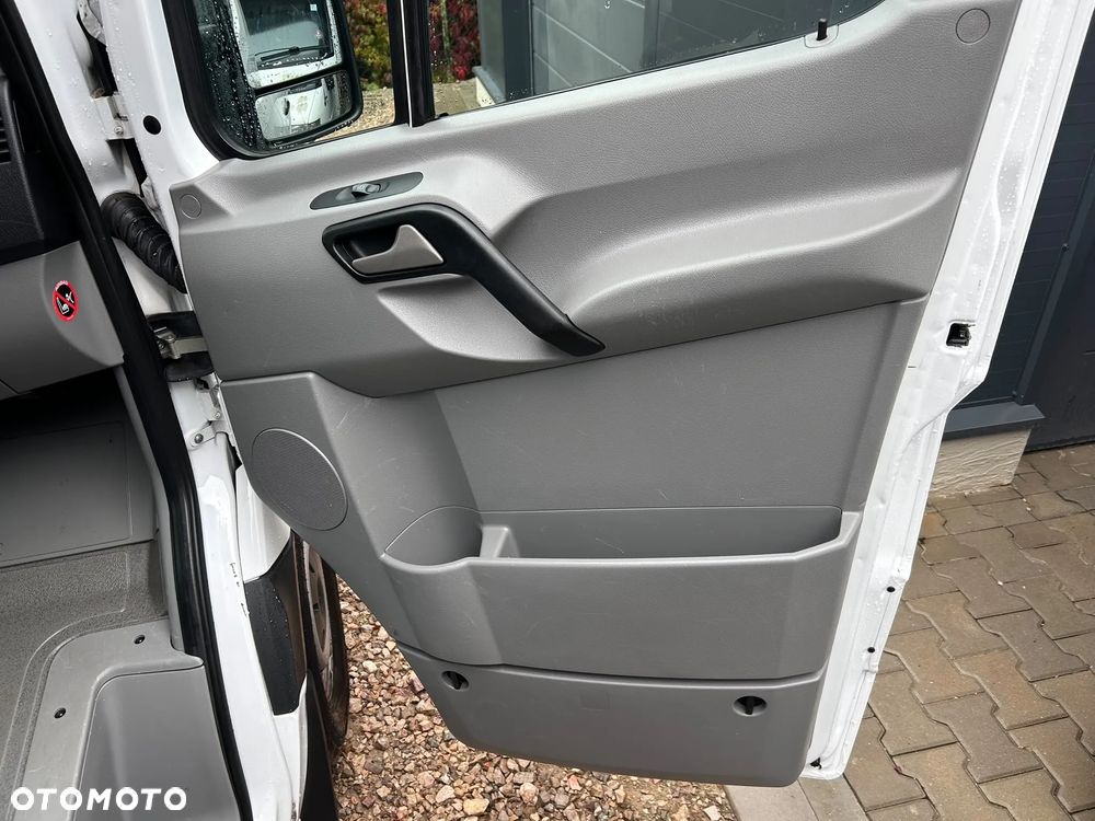 Mercedes-Benz Sprinter - 25