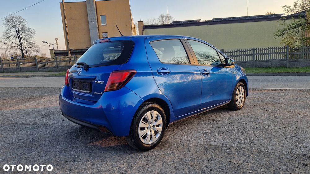 Toyota Yaris 1.5 VVT-i Lounge - 4