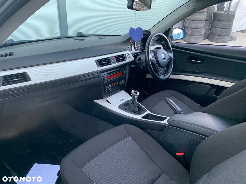 BMW 3 E92 2007 *SAMOCHÓD NA CZĘŚCI* 2879 MASKA, LAMPA, DRZWI, LUSTERKO, ZDERZAK, GRILL, BŁOTNIK, KLAPA, BELKA, DESKA, FOTELE, KANAPA, ĆWIARTKA, KIEROWNICA, TARCZE, ZACISKI, ZAWIESZENIE, KOMPLETNY PRZÓD, KOMPLETNY TYŁ, LICZNIK, ZEGARY, PRAWE LEWE PRZÓD TYŁ - 7