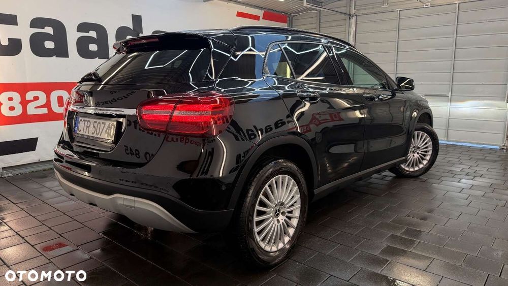 Mercedes-Benz GLA - 14
