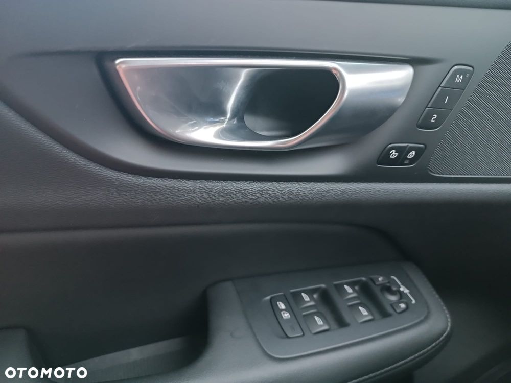 Volvo V60 T8 AWD Plug-In Hybrid Plus Dark - 25