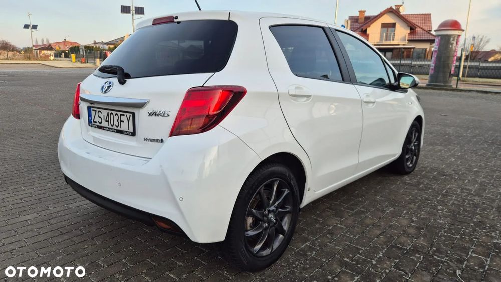 Toyota Yaris Hybrid 100 Premium - 4