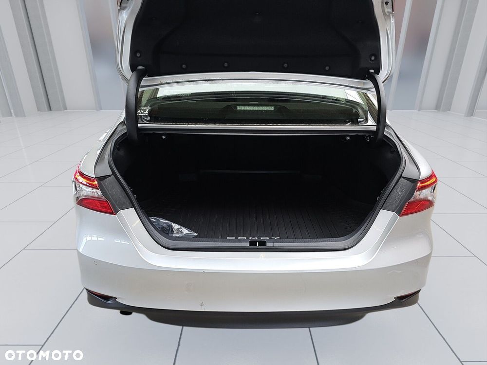 Toyota Camry 2.5 Hybrid Comfort CVT - 24