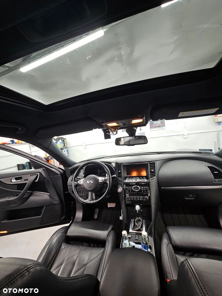 Infiniti QX70 - 14