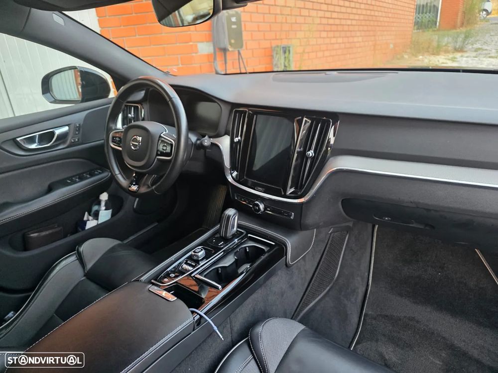 Volvo V60 ver-2-0-t8-awd-te-r--design - 6
