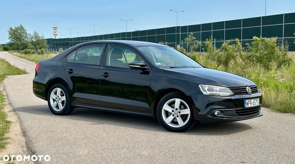 Volkswagen Jetta 1.4 TSI Comfortline - 1