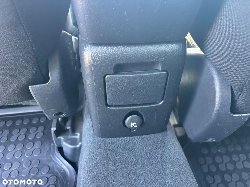 Toyota Avensis 1.8 VVT-i Combi - 27