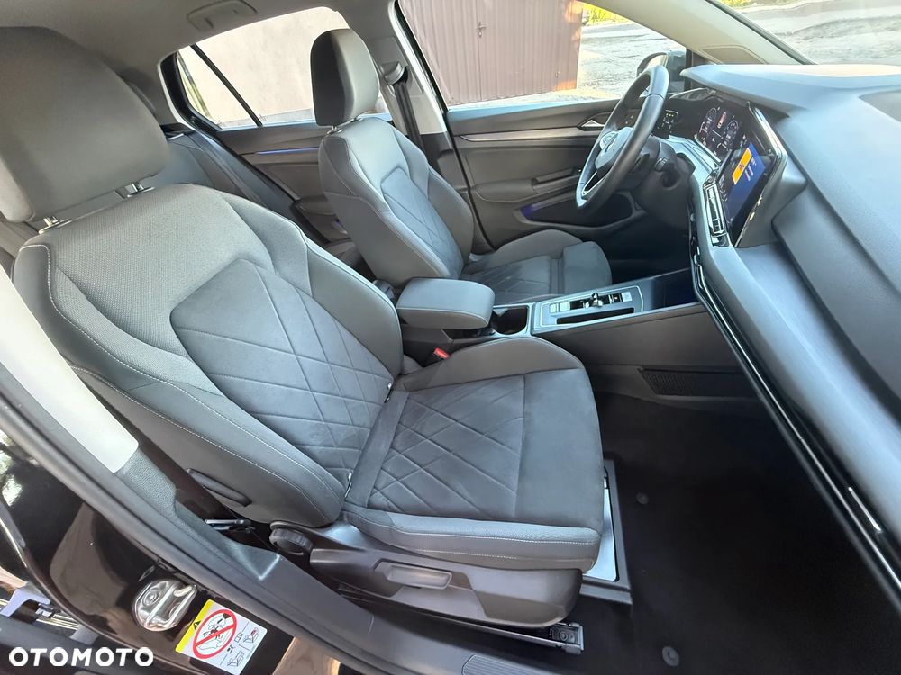 Volkswagen Golf 1.5 eTSI EVO Style DSG - 24