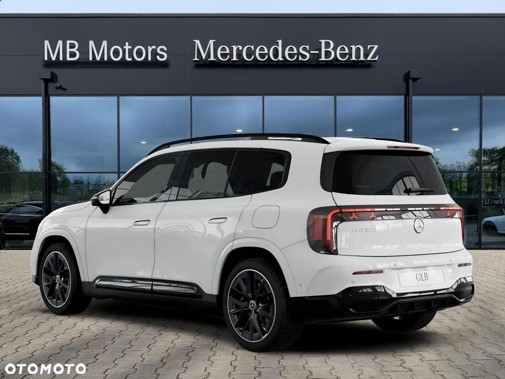 Mercedes-Benz GLB - 8