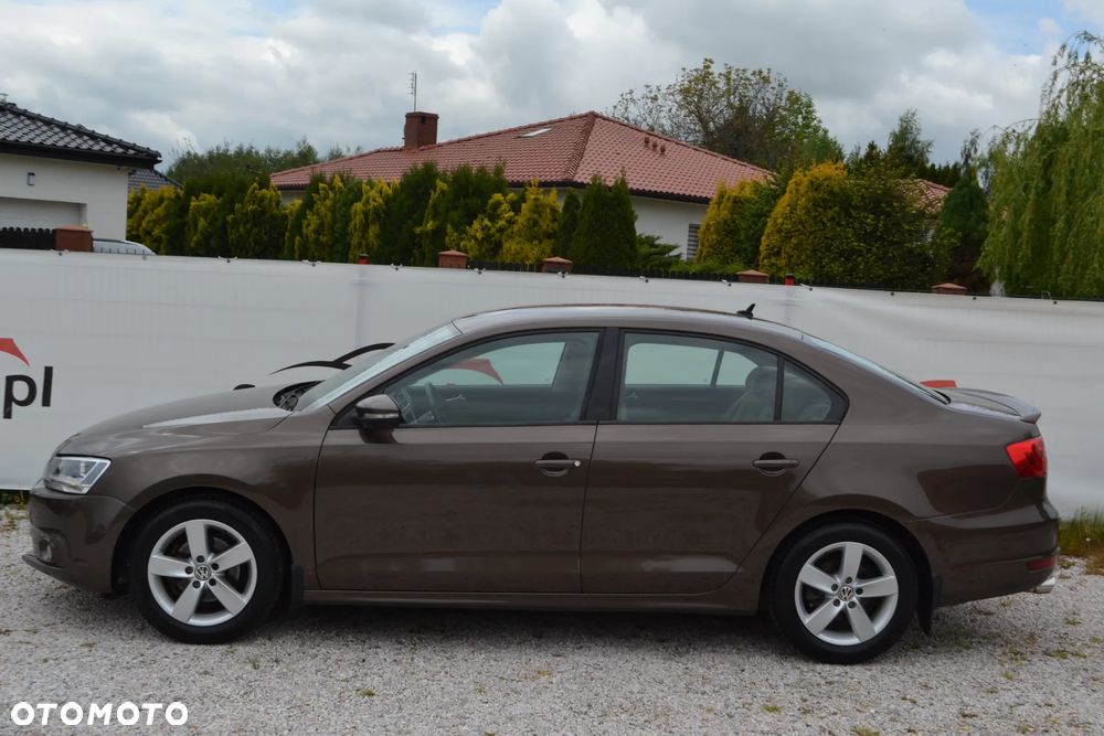 Volkswagen Jetta - 8