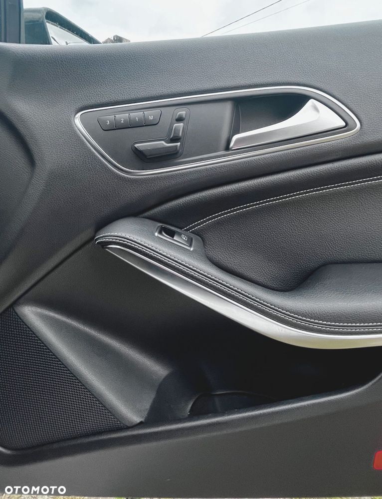 Mercedes-Benz CLA 250 4Matic 7G-DCT - 18