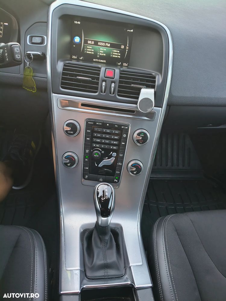 Volvo XC 60 D4 Geartronic Momentum - 25