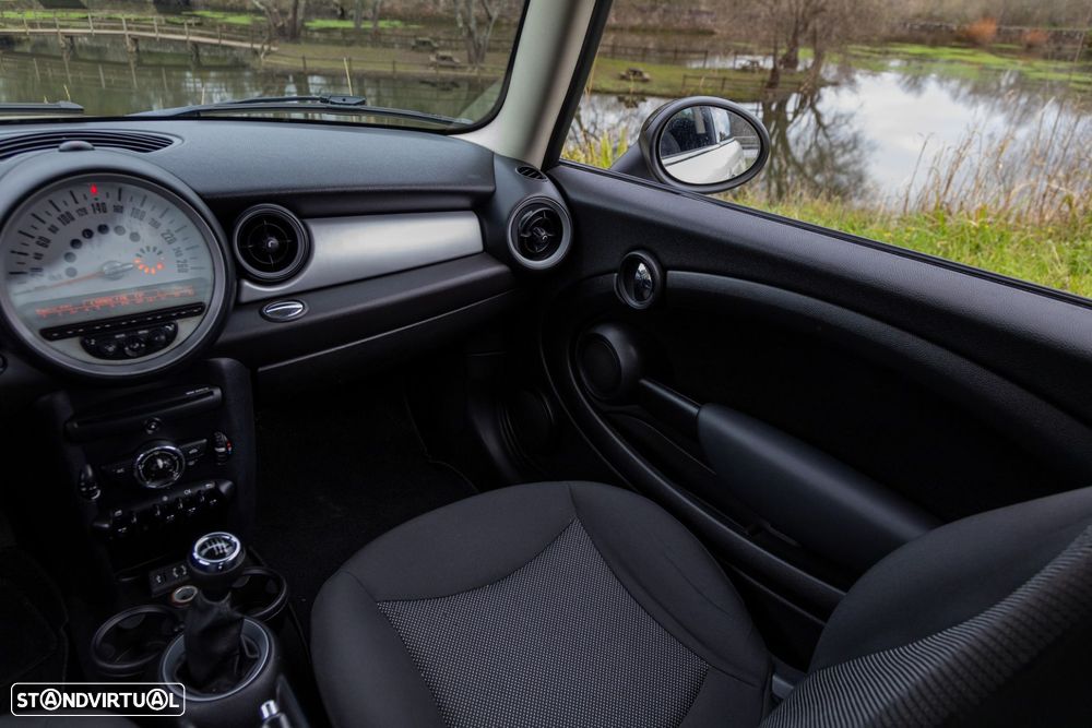 MINI 3 Portas One D - 48